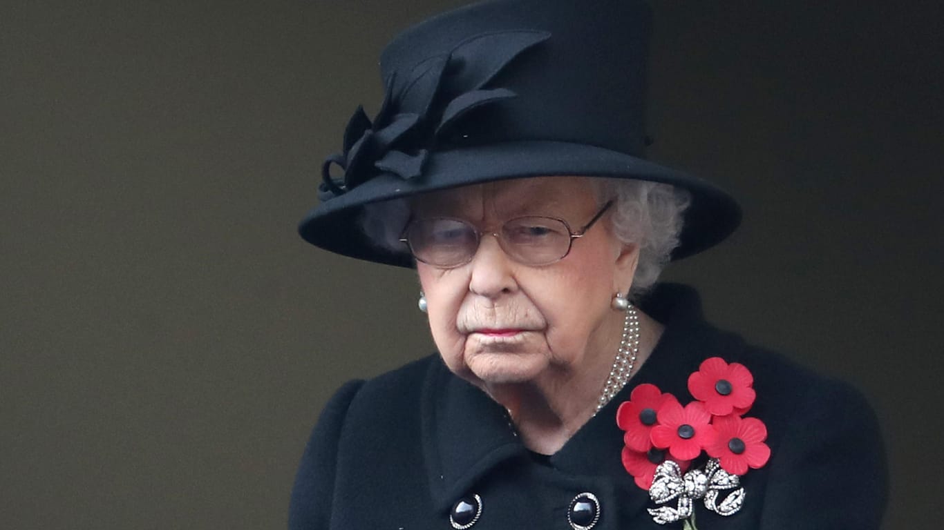 Queen Elizabeth II.: Auch die britischen Königin nahm am Gedenksonntag vor dem Remembrance Day an einem Gottesdienst am Kenotaph von Whitehall teil.