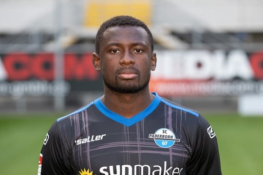 Jamilu Collins darf zu den anstehenden Länderspielen zur nigerianischen NAtionalmannschaft reisen.