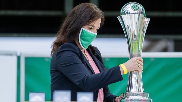 Der DFB-Pokal der Frauen - Anfang Dezember wird das Achtelfinale des Wettbewerbs ausgespielt. Der DFB-Pokal der Frauen - Anfang Dezember wird das Achtelfinale des Wettbewerbs ausgespielt.