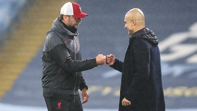 Faust auf Faust: Liverpools Jürgen Klopp (l.) und Citys Pep Guardiola verabschiedeten sich nach dem Remis mit einem Lächeln.