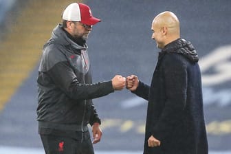 Faust auf Faust: Liverpools Jürgen Klopp (l.) und Citys Pep Guardiola verabschiedeten sich nach dem Remis mit einem Lächeln.