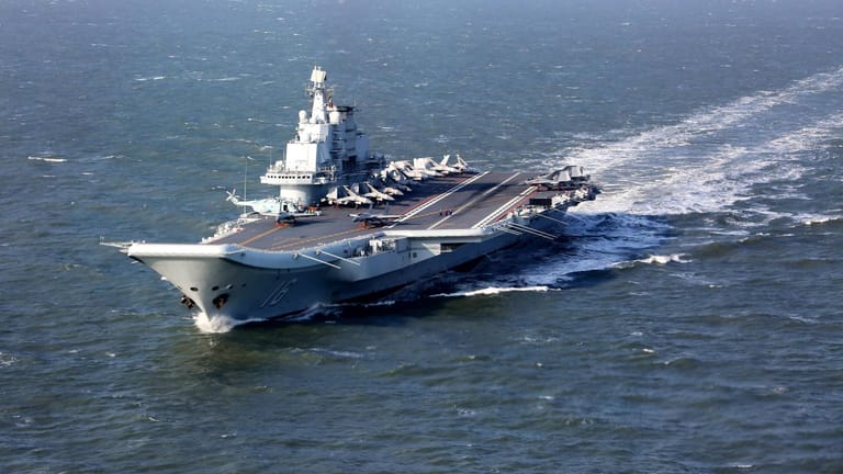 Ein chinesischer Flugzeugträger im Gelben Meer: Seit Jahren rüstet China militärisch massiv auf.