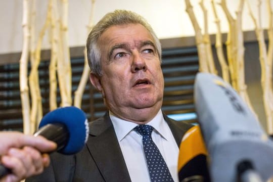 Vizepräsident Frymuth geht nicht davon aus, dass Verbandsboss Fritz Keller in der derzeitigen Krise DFB verlassen könnte.