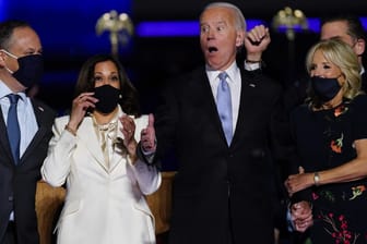 Kamala Harris, Joe Biden und Ehepartner: Der neue US-Präsident will rasch an die Arbeit gehen