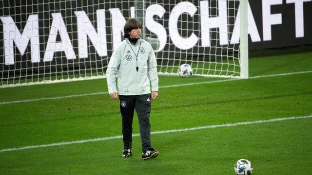 Bundestrainer Joachim Löw versammelt die Nationalmannschaft in Leipzig um sich - und bereitet sich dort auf die Partien gegen die Ukraine, Spanien und Tschechien vor.