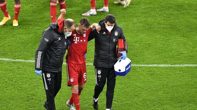 Beim Sieg der Bayern in Dortmund hat sich Joshua Kimmich verletzt. Beim Sieg der Bayern in Dortmund hat sich Joshua Kimmich verletzt.