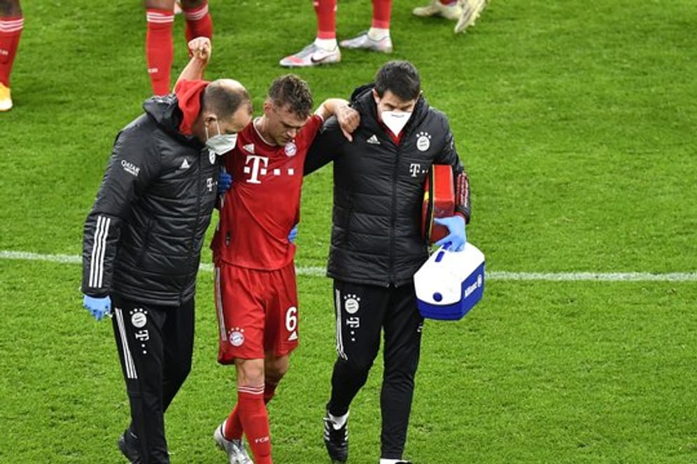Beim Sieg der Bayern in Dortmund hat sich Joshua Kimmich verletzt.