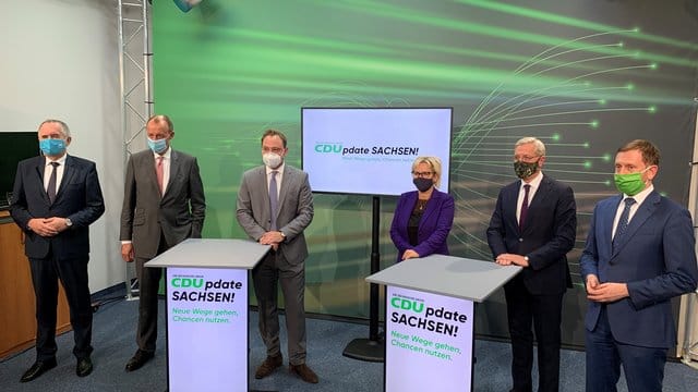 Während der CDU-Digitalkonferenz in Chemnitz stehen Thomas Schmidt (Regionalentwicklungsminister Sachsen, v.