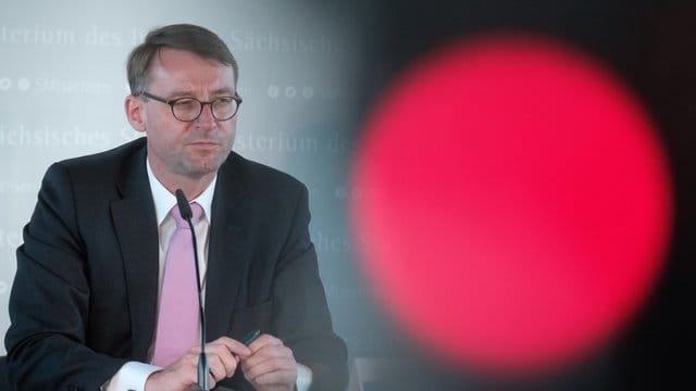 Wird nach den Ereignissen in Leipzig scharf kritisiert: Sachsen Innenminister Roland Wöller. Wird nach den Ereignissen in Leipzig scharf kritisiert: Sachsen Innenminister Roland Wöller.