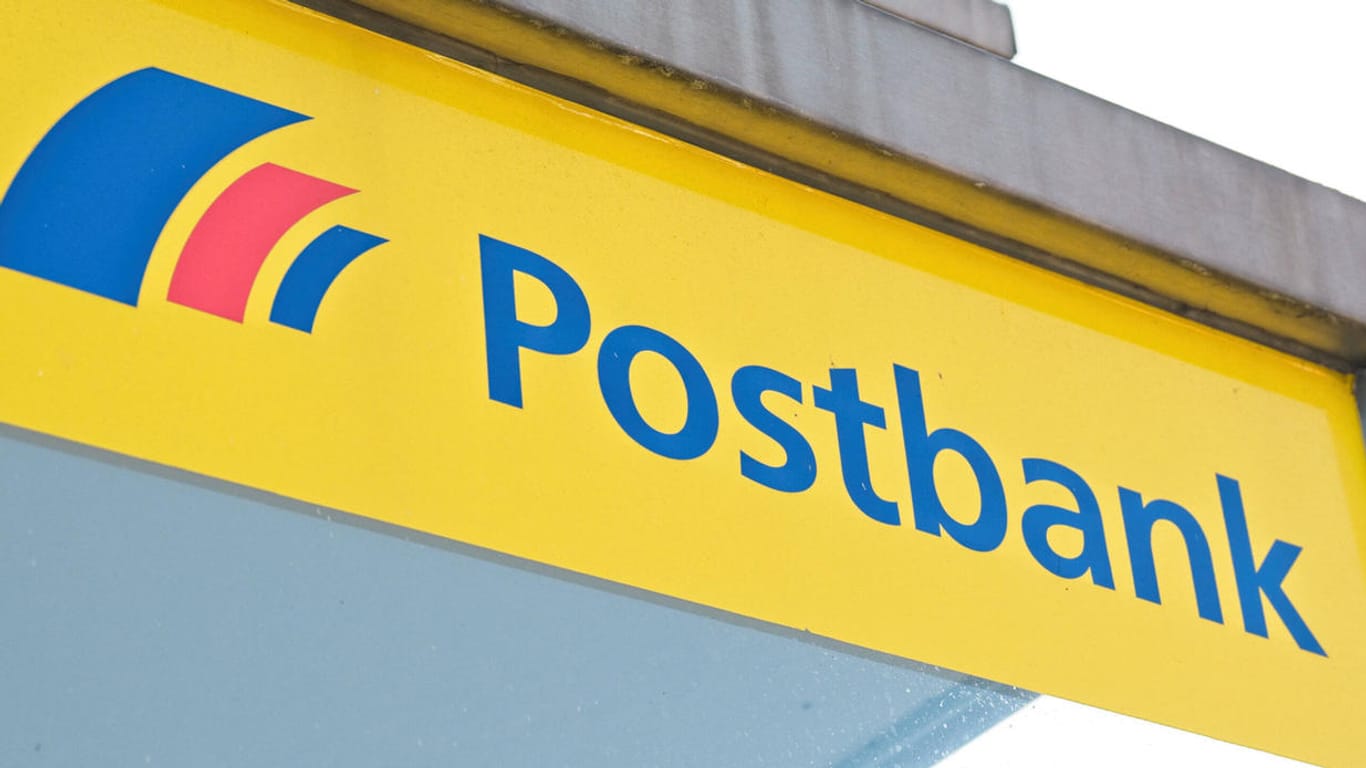 Postbank-Logo (Symbolbild): Das Finanzinstitut gehört zur Deutschen Bank.