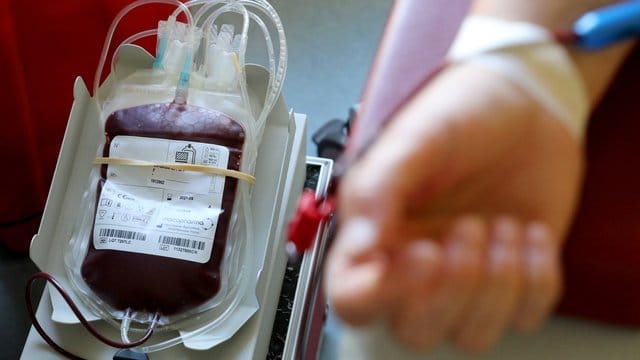 Blutpräparate sind nur für begrenzte Zeit haltbar. Blutpräparate sind nur für begrenzte Zeit haltbar.