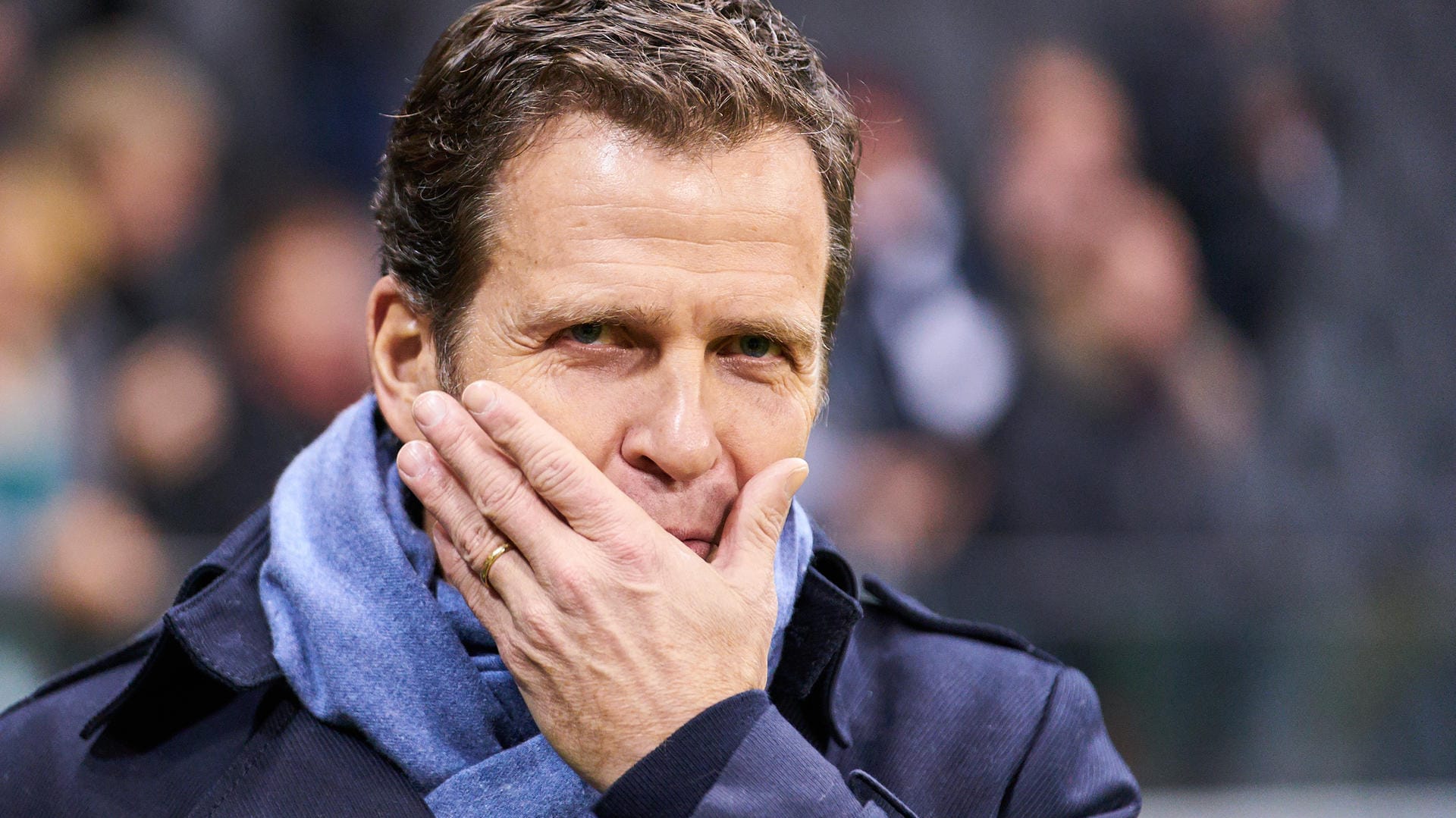 Oliver Bierhoff: Der DFB-Manager macht sich Sorgen, sieht eine "schwarze Wolke" über der jungen Mannschaft hängen.