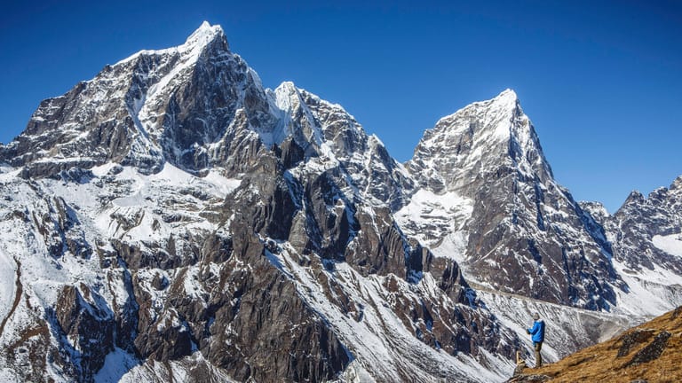 Mount Everest: Für den höchsten Berg der Welt gibt es zwar eine breit akzeptierte Größe – seither maßen aber mehrere Teams.