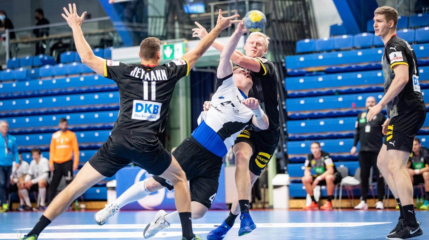 Deutsche Handball-Nationalmannschaft: Nach dem Länderspiel wurde ein Spieler positiv auf das Coronavirus getestet und musste in Quarantäne.