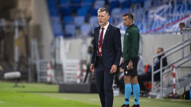 Im Team von Trainer Jaroslav Silhavy hat es einen weiteren Corona-Fall gegeben. Im Team von Trainer Jaroslav Silhavy hat es einen weiteren Corona-Fall gegeben.