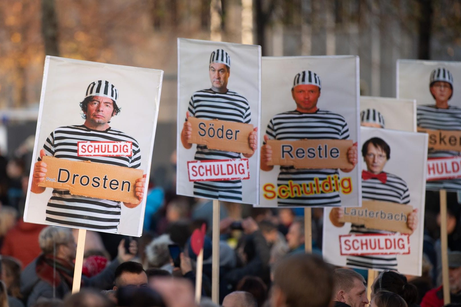 Corona-Verharmloser und Neonazis feindeten in Leipzig Politiker und Journalisten an.