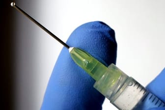 Die EU-Kommission hat nach eigenen Angaben erfolgreich mit Biontech/Pfizer über einen Rahmenvertrag zur Lieferung des Impfstoffs verhandelt.