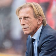 Christoph Daum: Der langjährige Bundesliga-Trainer verfolgt auch die Nationalmannschaft mit kritischem Blick.