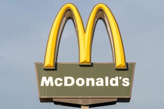 McDonalds: Bei der Fastfoodkette gab es seit vielen Jahren schon einen vegetarischen Burger, den Veggie Burger, seit Frühjahr 2019 ersetzt durch einen veganen Burger.