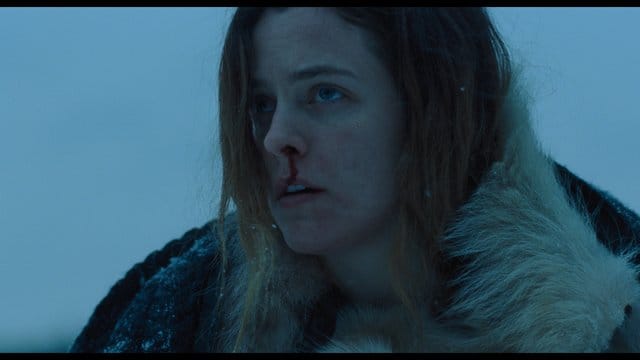 Riley Keough als Grace in einer Szene aus "The Lodge".