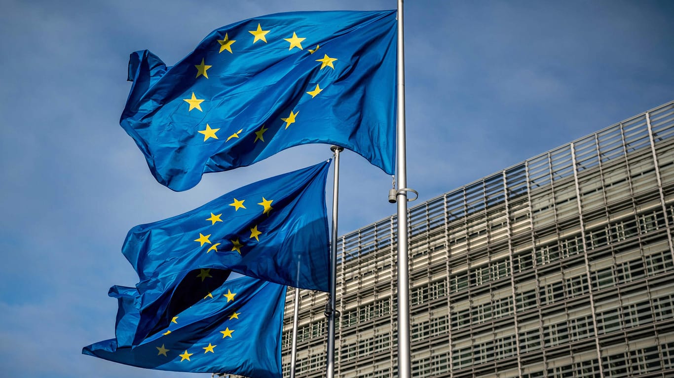 Europaflaggen im Wind: Der Haushalt der EU gilt für die nächsten sieben Jahre.