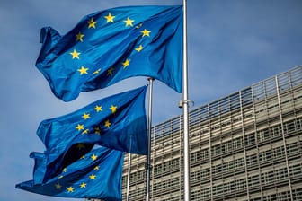 Europaflaggen im Wind: Der Haushalt der EU gilt für die nächsten sieben Jahre.