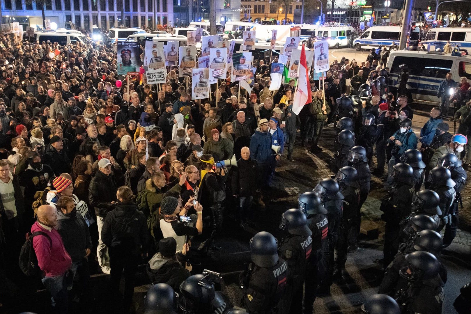 Die "Querdenken"-Demo am Samstag in Leipzig: Künftig sollen nur noch 1.000 Menschen bei Versammlungen zugelassen werden.