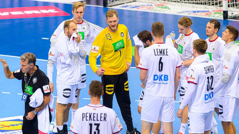 Im Kreise der Nationalmannschaft: Johannes Bitter (gelbes Trikot) beim Handball-Länderspiel am 5. November zwischen Deutschland und Bosnien-Herzegowina.