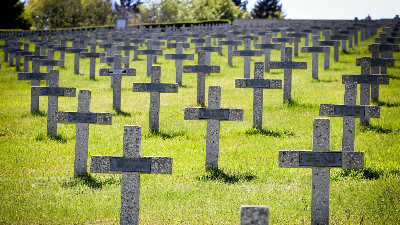 Gräber neben Gräbern neben Gräbern: Auf dem Hartmannswillerkopf starben 30.000 Soldaten, ohne dass eine Seite Gelände gewann.