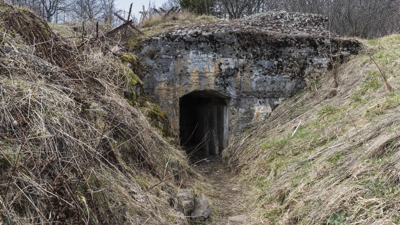 Noch heute sind die Bunkeranlagen auf dem Hartmannswillerkopf zu sehen.