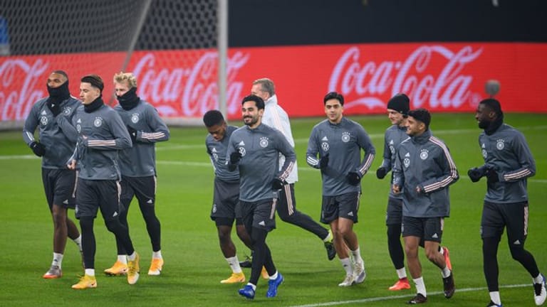Die Spieler der deutschen Nationalmannschaft beim Abschlusstraining in Leipzig.