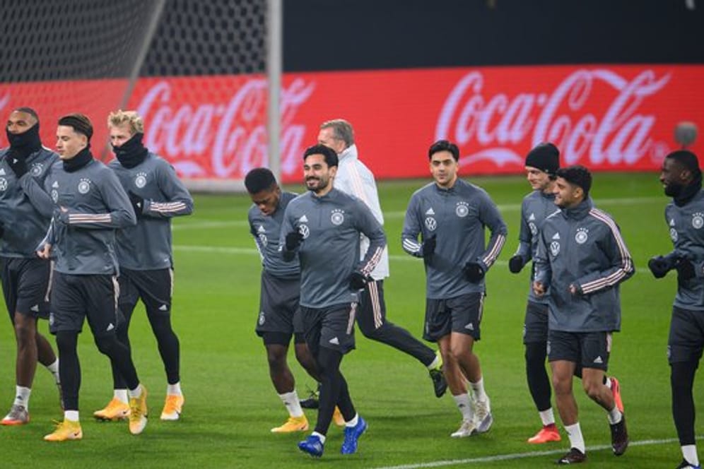 Die Spieler der deutschen Nationalmannschaft beim Abschlusstraining in Leipzig.