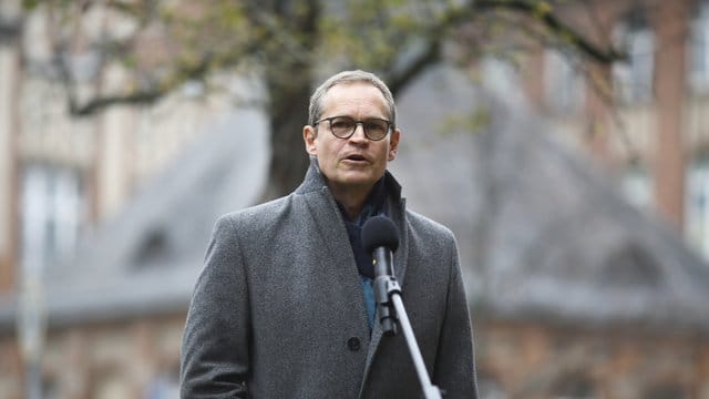 Michael Müller(Archiv): Der Regierende Bürgermeister von Berlin will zuerst Risikogruppen impfen lassen. Michael Müller(Archiv): Der Regierende Bürgermeister von Berlin will zuerst Risikogruppen impfen lassen.