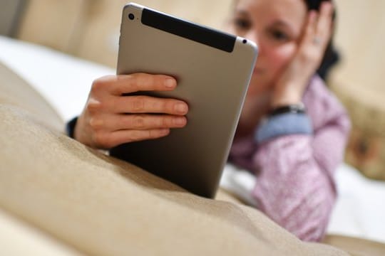 Nach der coronabedingten Schließung von Restaurants und Freizeiteinrichtungen hat sich an der Internetnutzung der Bundesbürger nur wenig geändert.