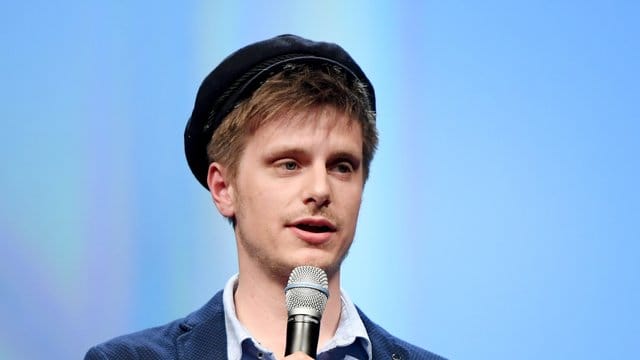 Moritz Neumeier bei der Verleihung des Nannen Preises 2016 in Hamburg. Moritz Neumeier bei der Verleihung des Nannen Preises 2016 in Hamburg.