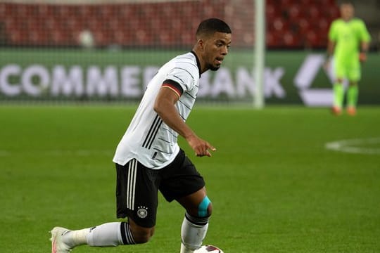 Kritisiert die aktuell sehr hohe Belastung für Profifußballer: Benjamin Henrichs.