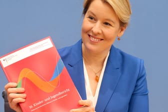 Franziska Giffey, Bundesfamilienministerin: Bei der Präsentation des 16. Kinder- und Jugendberichts forderte sie mehr politische Bildung für Jugendliche.