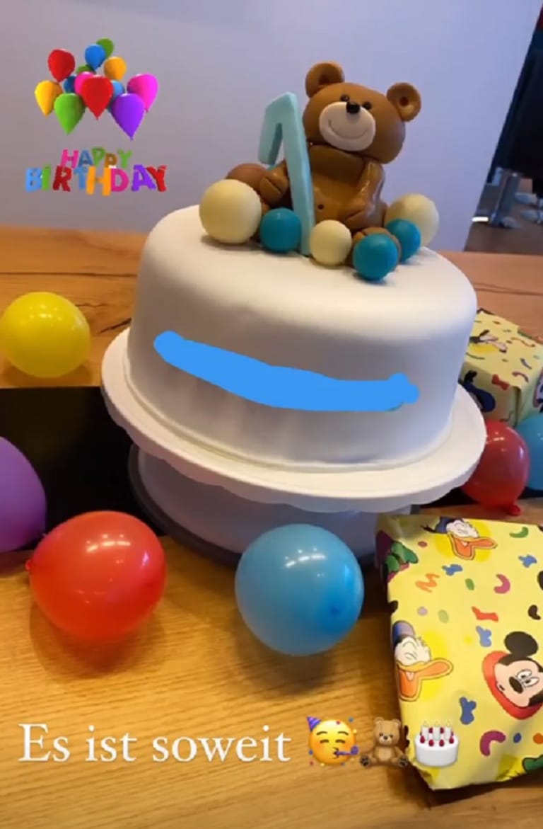 Amira Pocher hat für ihren Sohn zum Geburtstag eine Torte gebacken.