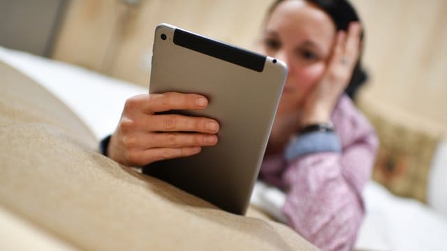 Trotz der derzeit geltenden coronabedingten Einschränkungen hat sich die Internetnutzung nicht stark verändert. Trotz der derzeit geltenden coronabedingten Einschränkungen hat sich die Internetnutzung nicht stark verändert.