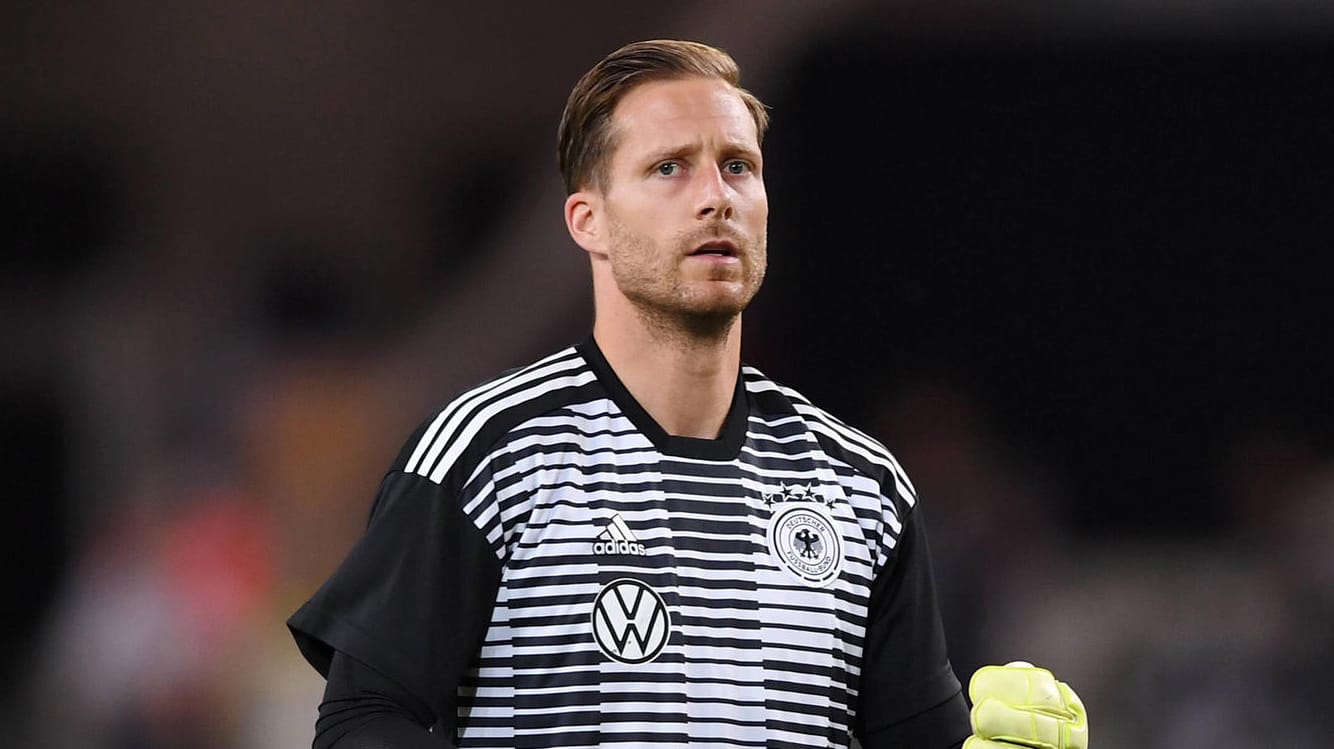 Oliver Baumann: Der Torwart muss aufgrund von Corona-Fällen bei seinem Klub Hoffenheim in Quarantäne. Oliver Baumann: Der Torwart muss aufgrund von Corona-Fällen bei seinem Klub Hoffenheim in Quarantäne.