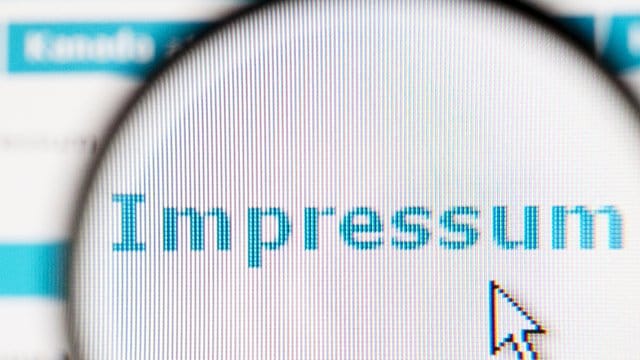 Genau hinschauen: Ein Blick ins Impressum eines Online-Shops kann dabei helfen, nicht auf Betrüger hereinzufallen. Genau hinschauen: Ein Blick ins Impressum eines Online-Shops kann dabei helfen, nicht auf Betrüger hereinzufallen.