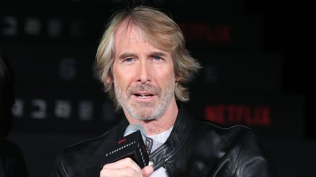 Der US-amerikanische Produzent Michael Bay spricht 2019 auf einer Pressekonferenz.