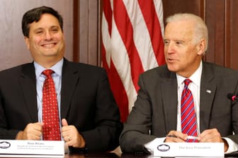 Joe Biden und Ron Klain (Archivbild): Die beiden haben schon unter der Obama-Regierung gemeinsam im Weißen Haus gearbeitet.
