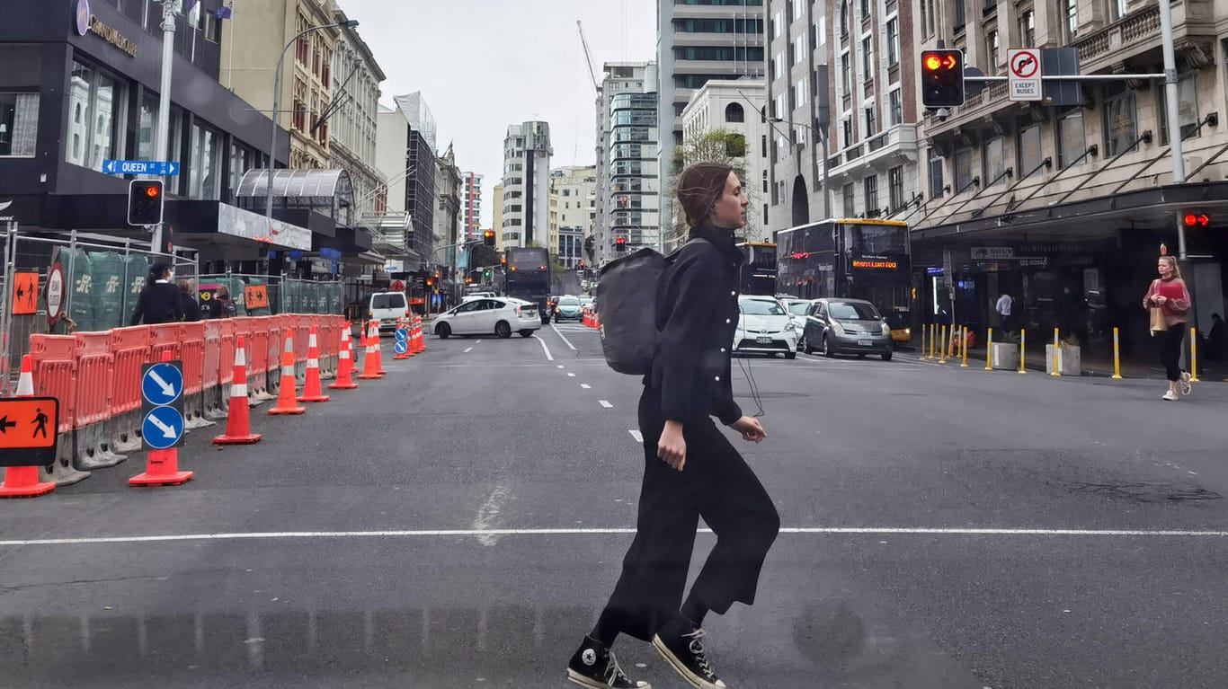 Straßenszene in der neuseeländischen Metropole Auckland: In dem Land wurde erstmals seit August eine Coronavirus-Übertragung registriert.