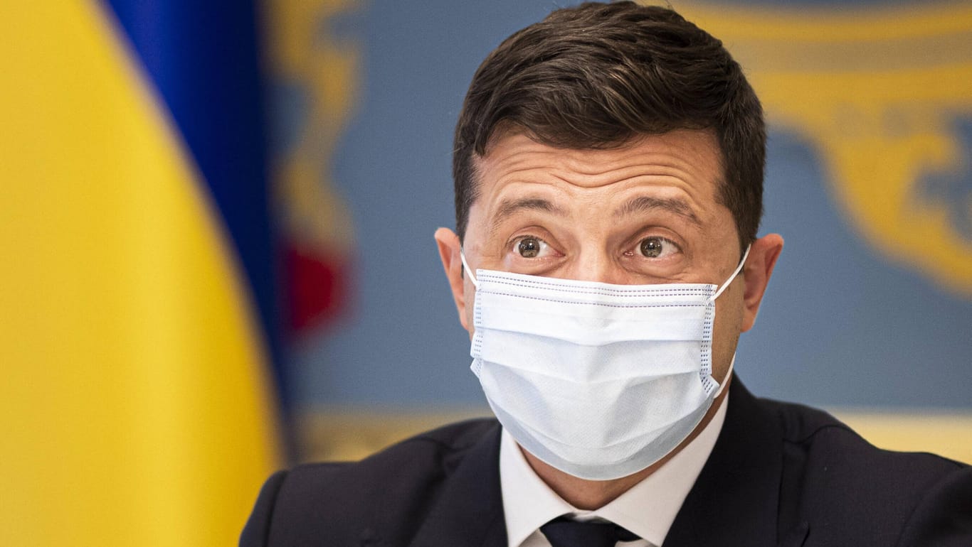 Wolodymyr Selenskyj: Der ukrainische Präsident ist mit seiner Corona-Infektion im Krankenhaus, um sich besser isolieren zu können.