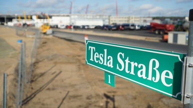 Der Bau der Tesla-Fabrik in Grünheide macht Fortschritte. Der Bau der Tesla-Fabrik in Grünheide macht Fortschritte.