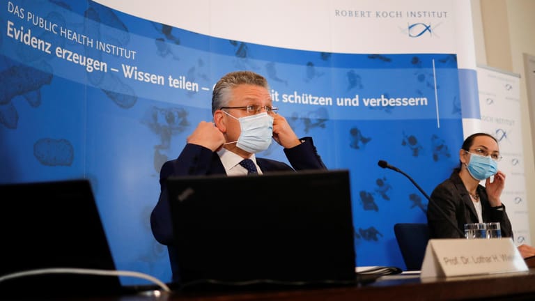 Lothar Wieler: Der Chef des Robert Koch-Instituts warnt vor einem Engpass beim Krankenhaus-Personal, sollte es noch mehr Intensivpatienten geben.