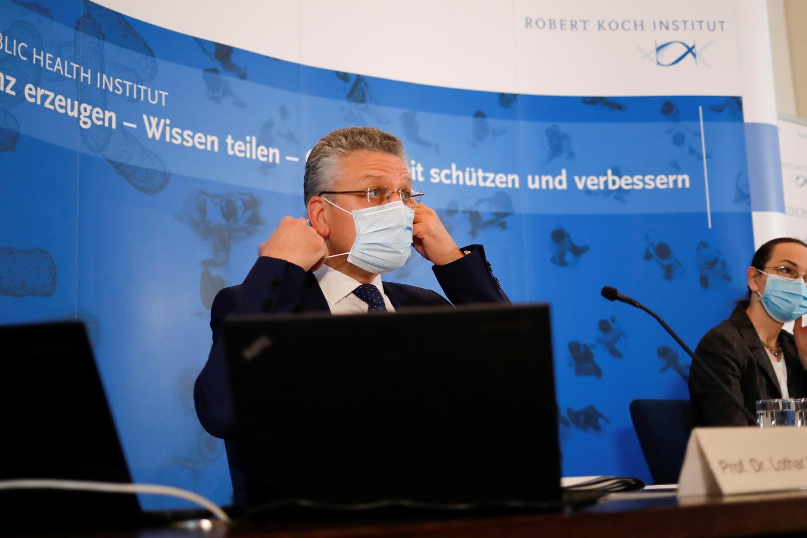 Lothar Wieler: Der Chef des Robert Koch-Instituts warnt vor einem Engpass beim Krankenhaus-Personal, sollte es noch mehr Intensivpatienten geben.