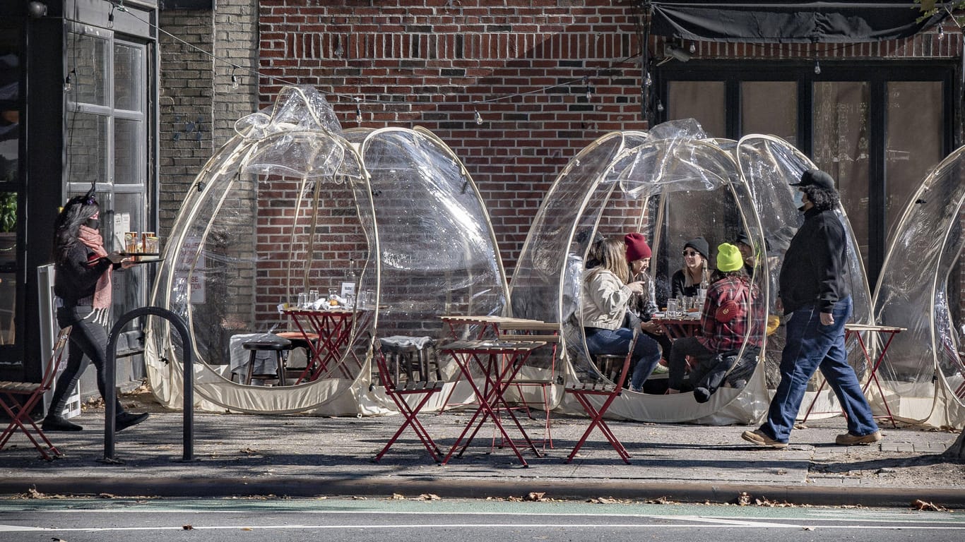 Suprema Restaurant in New York: Plastikzelte sollten der Ausbreitung des Coronavirus entgegenwirken.
