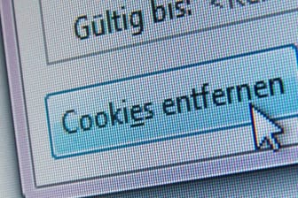 Verbraucherschützer empfehlen, nach dem Surfen regelmäßig alle Cookies auf Webseiten wieder zu löschen.